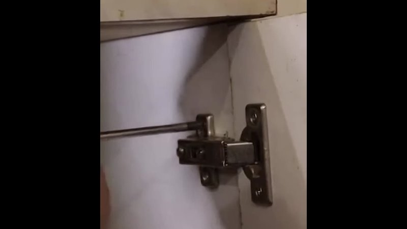 Вырвало петлю из шкафа как починить Вырвало петлю из шкафа как починить