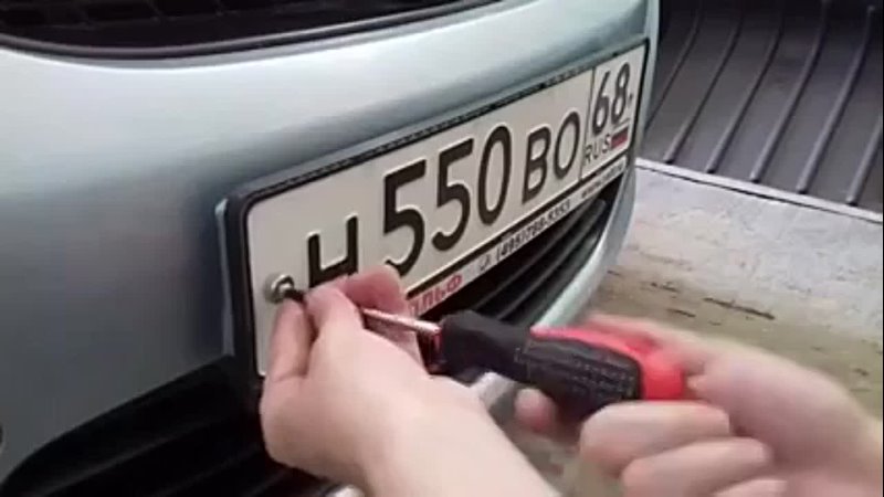 Как снять номера с машины из рамки Как снять номера с машины из рамки
