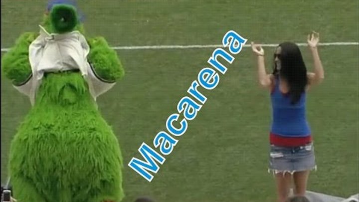 tanec makarena prikol devushka tancuet makarenu na stadione