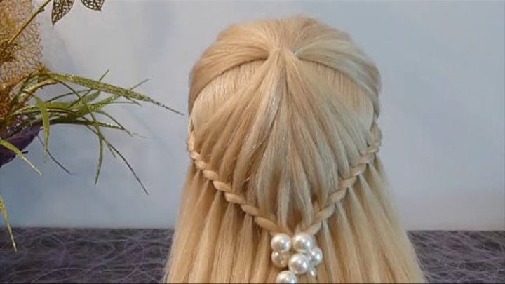 Prichyoska S Pleteniem Kosichek Babochka Prichyoski Dlya Srednih Dlinnyh Volos Detyam Devochkam V Shkolu