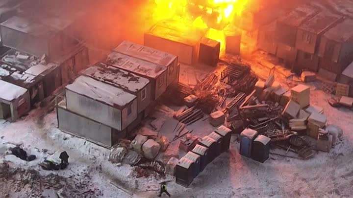 Пожар на стройке Шуваловский 37к2, горят вагончики строителей, дым замечен около 19.00