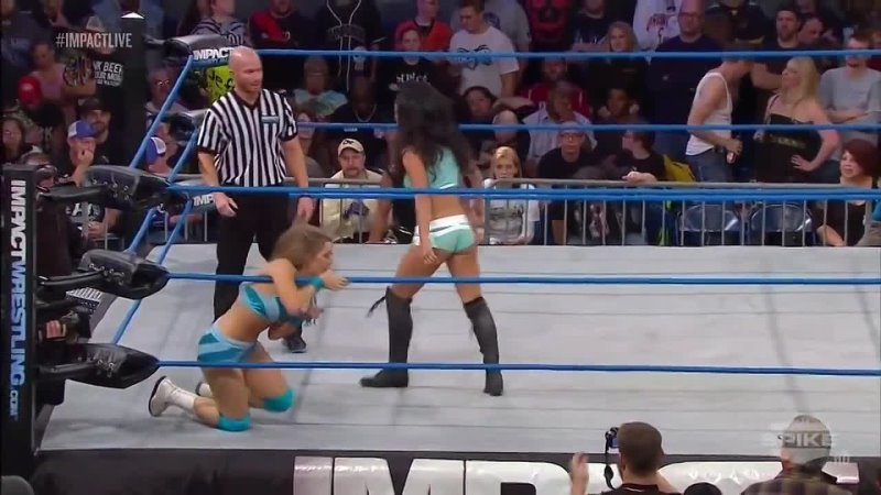 Gail Kim vs. Hannah Blossom