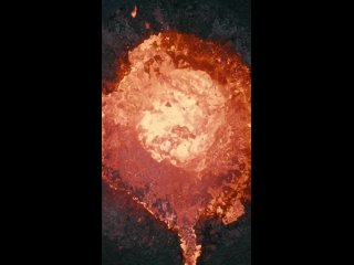 Пользователь реддита сжёг свой дрон в жерле вулкана в Исландии ради этого потрясающего видео