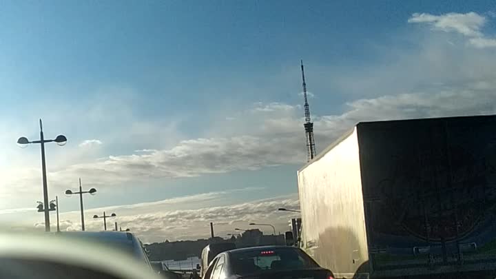 Огромная пробка на Приморском проспекте на въезд из-за аварии на Ушаковском путепроводе