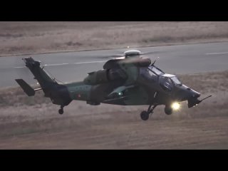 Показательный полет испанского Eurocopter Tiger.