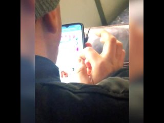 В Ростове пассажир троллейбуса публично смотрел гей-порно на телефоне ()