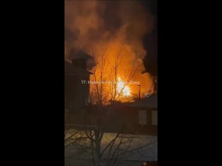 Пожар на Макарова, 10. Горит частный дом. (видео)