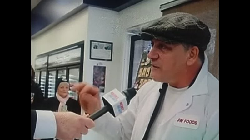 independent Grocer says no to shutting his business down, he told the bylaw officers to bring it on try to shut him down