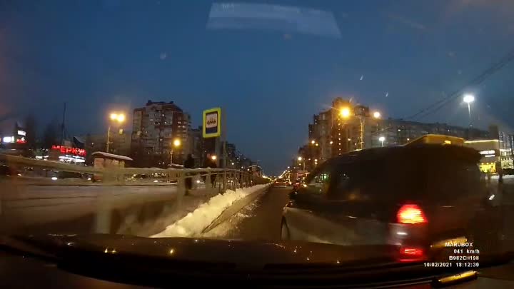 Вчера в 18:10 на улице Савушкина возле метро Беговая было совершено ДТП автомобилем Honda Fit У807М...