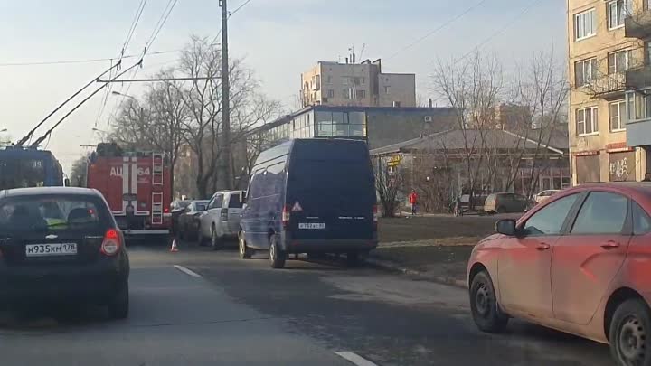 ДТП День космонавтики в 8 утра. На Будапештской у 19 дома.