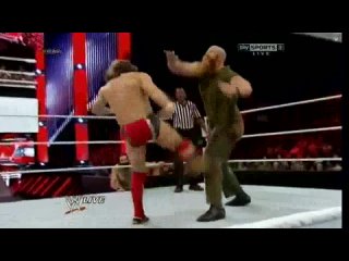 Daniel Bryan VS Erick Rowan w/ Luke Harper  