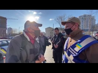 «Нацик, геть из Киева!» — отважный пенсионер против нацистов