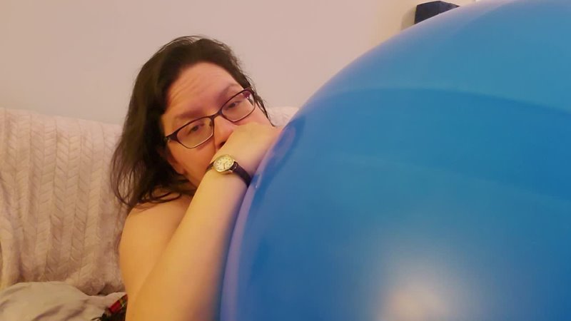 Inflating my huge 60 inch balloon (Non nude) Ended up getting dizzy.