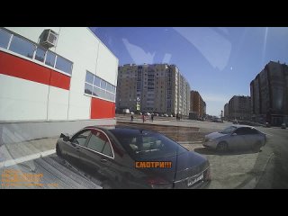 В Челябинске два бухих автомойщика угнали «Мерседес» и попали в ДТП