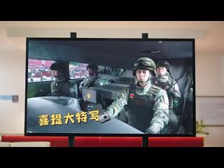 Ся Чжо (Ли И Фэн) участвует в военном параде в драма 号手就位 - «Слава молодости»