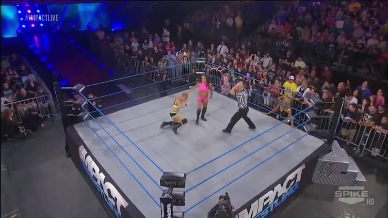 Gail Kim w/Lei'D Tapa vs Candice LeRae