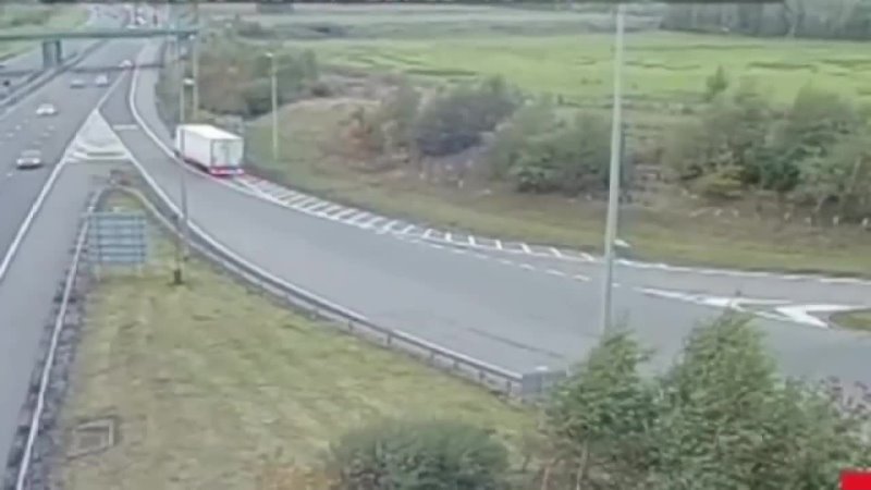 Horrifying Watch lorry driver pull a u turn