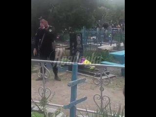В Ставропольском крае цыгане устроили на одном кладбище махач между собой, а на другом — драку с полицейскими    В... (видео)