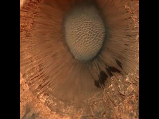 Марсоход “Curiosity“ прислал новые кадры с Марса, на котором запечатлена поверхность красной планеты.
видео с марса