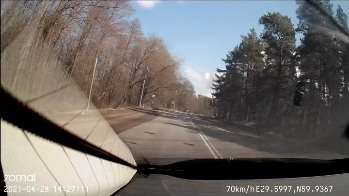 Перед Большой Ижорой за одну минуту в моем поле зрения, водитель три раза пересек сплошную, облил 3 ...