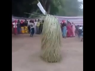 Ритуальный танец гамбийцев Зангбето, исполнитель кото