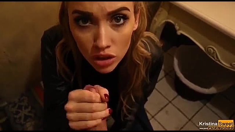 Порно с мамой pov, сделала минет прямо в ресторане, milf, mom, mature,