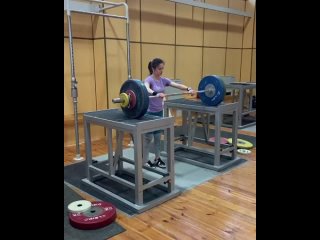 Алина Гузикова толкает со стойки 88 кг в/к до 45 кг. личный рекорд. возраст 17 лет