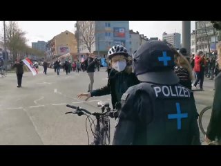 Thomas “Lorem Ipsum“ Querdenken Watch! - 13:00 Bullen Prügeln Antifaschist:innen von der straße #ks2003 #Polizeigewalt