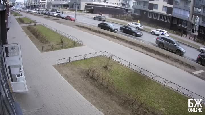 Появилось видео ДТП, которое произошло 12 апреля на ул. Катерников в Балтийской жемчужине. Предыду...