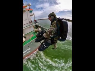 Нидерландские морские силы специальных операций тренировка реактивного скафандра для сценариев первого реагирования и самоудален