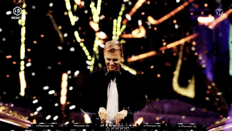 Armin van Buuren feat. Sarah Reeves Tell Me