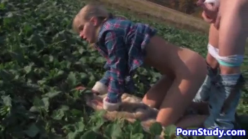 Amateur eurobabe fucked in farm