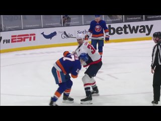 Zdeno Chara Matt Martin Drop The Gloves In Dying Seconds Of Game