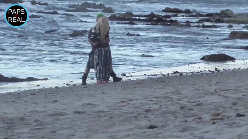 Avril Lavigne & Mod Sun romantic sunset stroll in Malibu