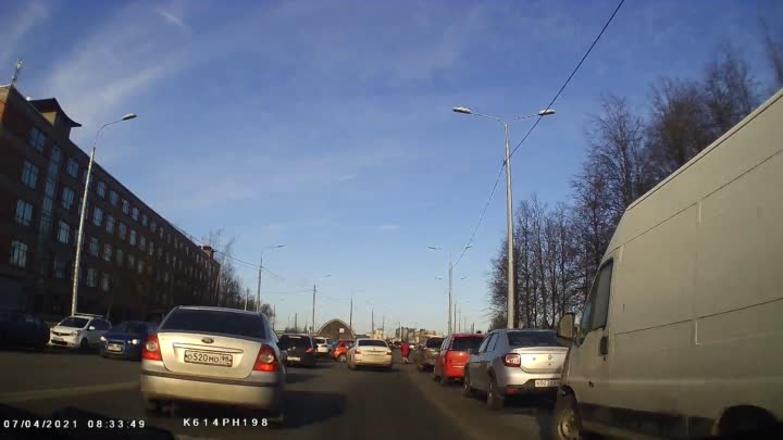 В Колпине на Финляндской улице ДТП. Проезд в сторону Софийской перегорожен, объезд по "встречке".