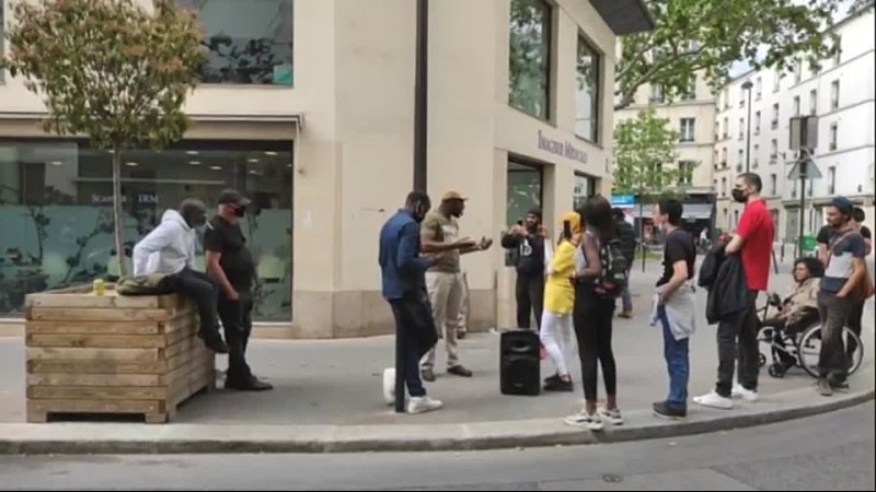 Mobilisation contre l'exclusion des étrangers.   -Cour Saint Éloi -Paris