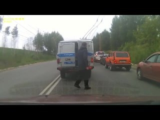Мужик попытался сбежать от полиции. Саранск