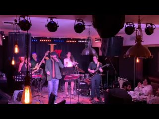 Ivan Popov sings Barry White at Makarevich’s Jam Club