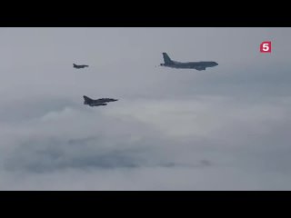 Российский истребитель Су-30 перехватил три самолета ВВС Франции над Черным морем