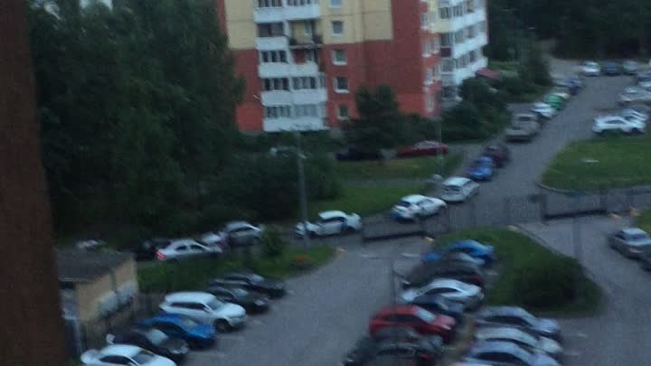 Во дворах ул.Чудновского какие-то неадекваты сначала побили велосипедиста и кинули в него велосипедо...