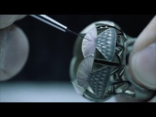 В этом видео современный российский ювелир Ильгиз Фазулзянов демонстрирует мастерство создания своих уникальных колец.