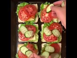 Пятиминутный клаб-сэндвич в духовке🥪 Быстро, просто и очень вкусно!!!  🧾Ингредиенты: 🟩Хлеб 12 кусочков 🟨Майонез 🟩Лист салата 20г