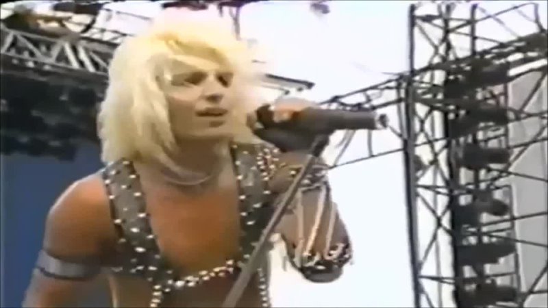 Mötley Crüe Helter Skelter ( Live at the Glen Helen Regional Park in San Bernardino, California, US on 29