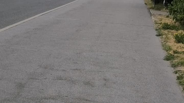 Громкое ДТП с припаркованным автомобилем и его прицепом в тихом проезде вдоль Приморского шоссе в Се...