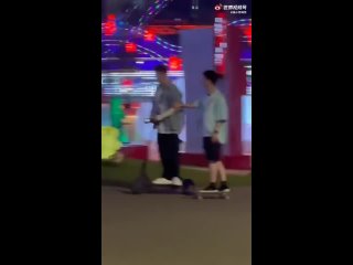 [Day Day Up] Ван Ибо и Цянь Фэн катаются хД