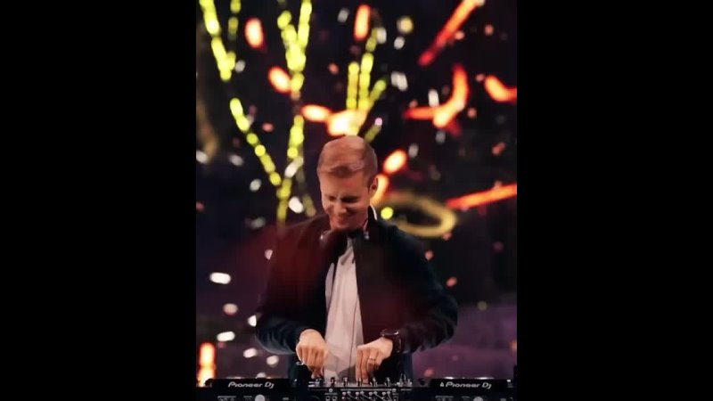 Armin van Buuren feat. Sarah Reeves Tell Me Why Tomorrowland NYE