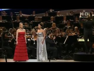 Anna Netrebko e Elina Garanča - Flower Duet_Lakmé de Delibes (legendado)-dcYHWwOjffU