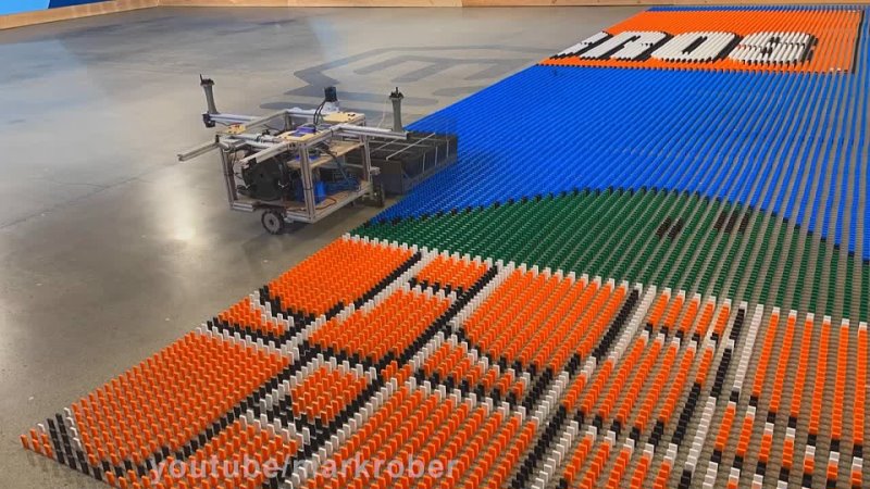 World Record Domino Robot