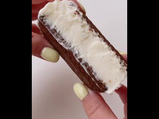 Мороженое-сэндвич (рецепт в описании под видео) - Ням-нямка