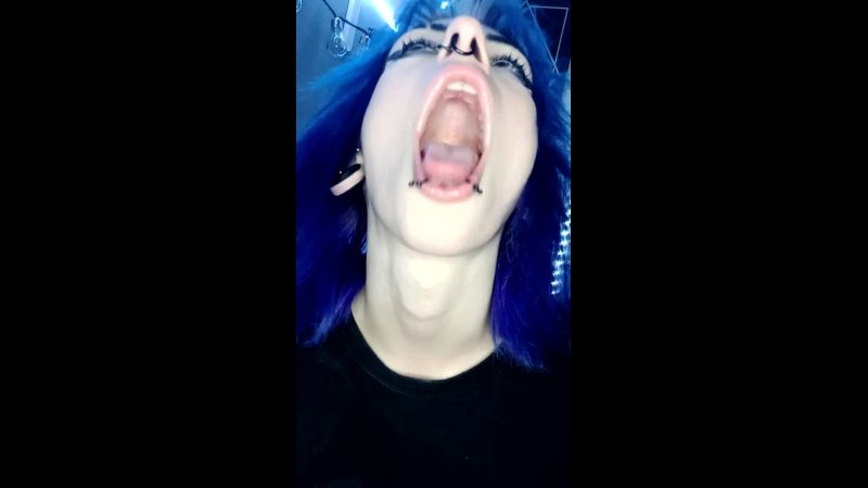 Sexy Emo Babe Showing Of Her Long Tongue